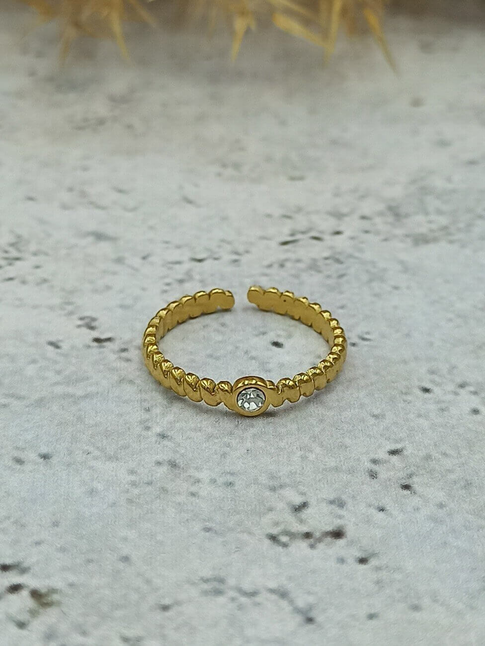 Ατσάλινο χρυσό δαχτυλίδι με ζιργκόν πέτρα